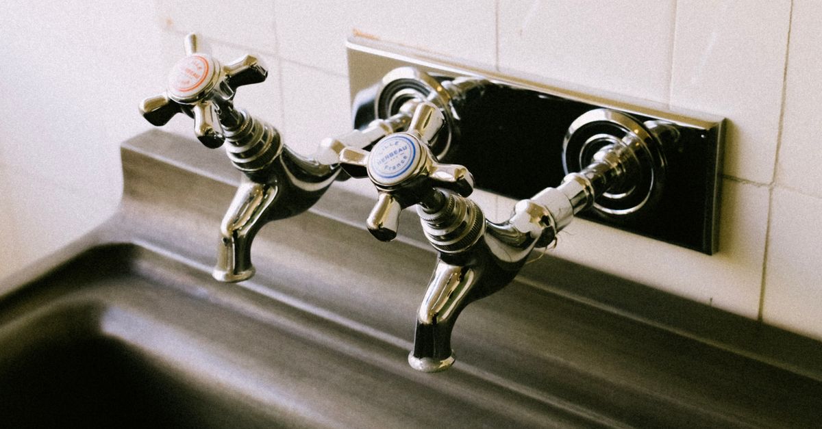 Comparing Traditional vs. Instantaneous Hot Water Systems